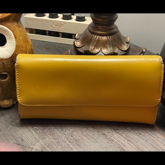 Trendy yellow wallet - Picture 1 of 5